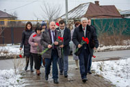 Валерий Шевляков почтил память погибших на Камышитовом заводе