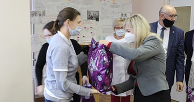 Ольга Павлова поблагодарила красненских медиков за их нелёгкий труд