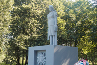 Владимир Зотов помог отреставрировать памятник погибшим воинам в селе Клеймёново