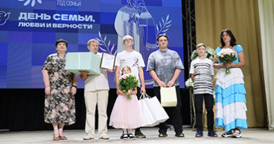 В Ивне вручили награды выдающимся семьям Белгородчины