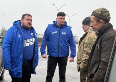 Депутаты принимают участие в отправке гуманитарных грузов 