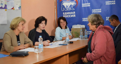 Депутаты облдумы встретились с жителями своих округов