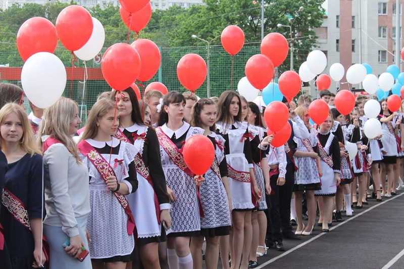Депутаты Белгородской областной Думы поздравили белгородских школьников с завершением учебного года