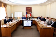 Защиту прав семьи в условиях цифровизации обсудили на круглом столе в областной Думе