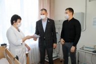 Алексей Красовский передал Большетроицкой больнице многофункциональную кровать для отделения интенсивной терапии