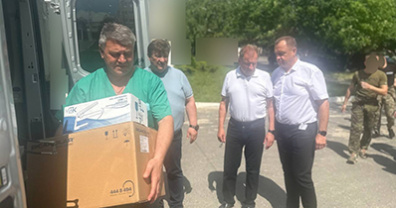 Депутаты облдумы передали гуманитарную помощь военному госпиталю