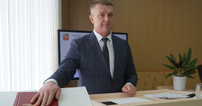 Михаил Савченко поздравил Владимира Переверзева с избранием на должность главы администрации Борисовского района