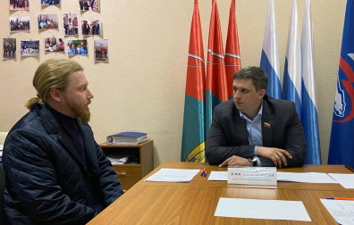 Проблемы ЖКХ и адресная помощь: депутаты областной Думы провели приёмы граждан