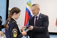 Василий Потрясаев вручил паспорта юным жителям Ивнянского района