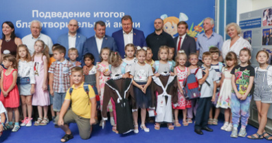 «Собери ребёнка в школу»: депутаты областной Думы участвуют в федеральной благотворительной акции