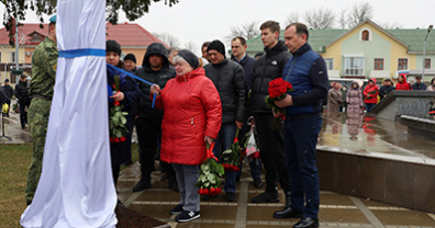 В Шебекино в память о земляках – участниках СВО – установили три мемориальные плиты