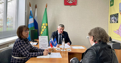 Депутаты областной Думы провели встречи с избирателями